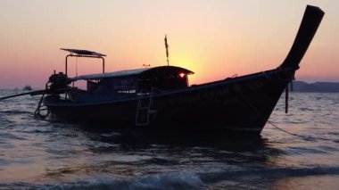 Ao Nang Krabi 'de gün batımı Tayland