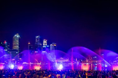 Spectra ışık ve su Marina defne kum Casino otel dallamalar göster
