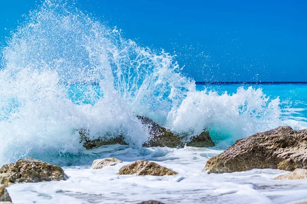 Mare selvaggio a Lefkas — Foto Stock