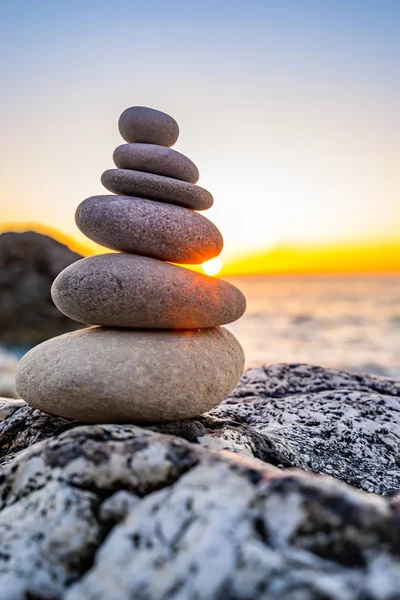 Stacked stones at the beach — Stock Photo, Image