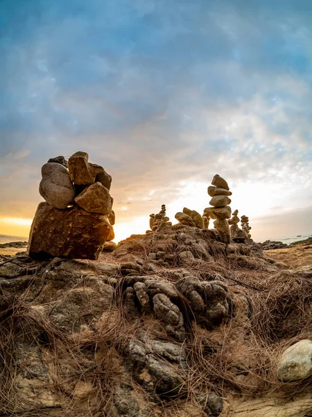 Zen empilhados pedras na praia — Fotografia de Stock