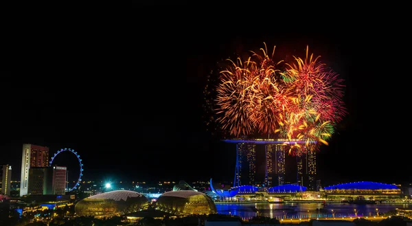 Fireworks in downtown SIngapore. — Stock Photo, Image