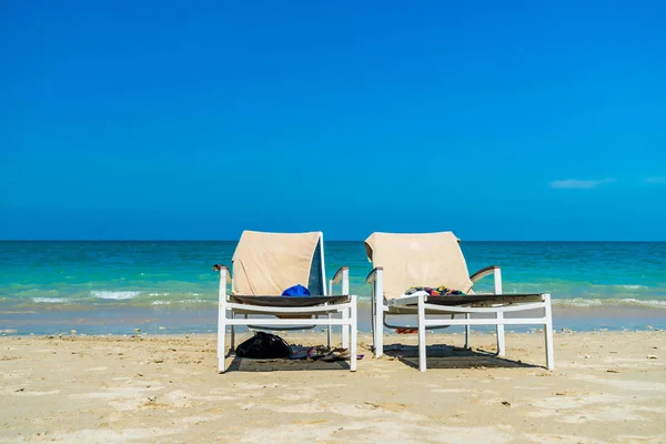 Sunbeds at the beach — Stock Photo, Image