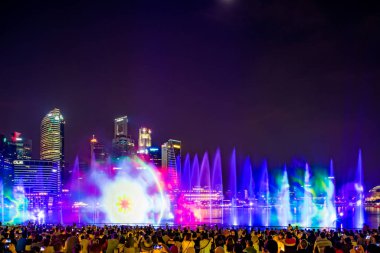 Spectra ışık ve su Marina defne kum Casino otel dallamalar göster