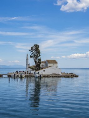 Korfu 'daki Kanoni Tepesi bölgesi, Vlacherna Manastırı. 