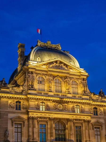 O louvre em Paris frança — Fotografia de Stock