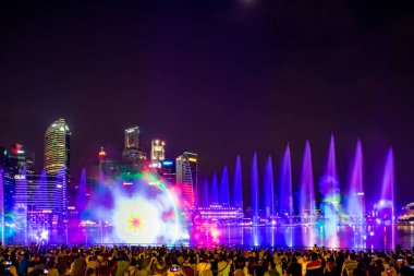 Spectra ışık ve su Marina defne kum Casino otel dallamalar göster