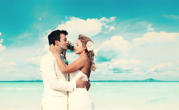 Bröllop på tropiska ön stranden — Stockfoto