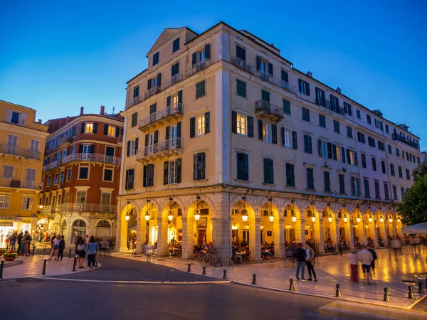 Korfus Altstadt in der Abenddämmerung — Stockfoto