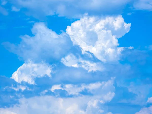 Beautiful cloudscape on a sunny day — Stock Photo, Image