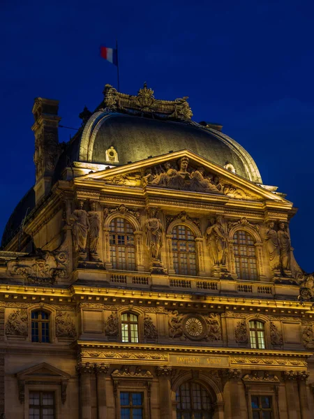 Louvre Párizsban, Franciaországban. — Stock Fotó