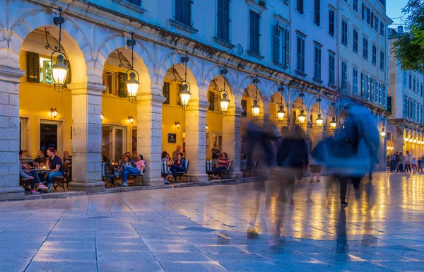 Korfus Altstadt in der Abenddämmerung — Stockfoto