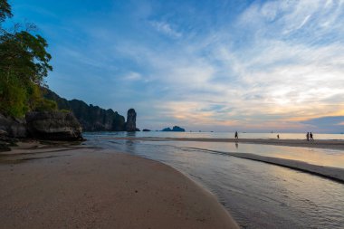 Günbatımı Ao Nang Krabi il 