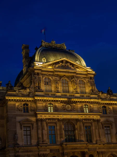 O louvre em Paris frança — Fotografia de Stock