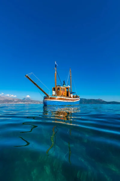 Zeilen in de Ionische zee in Lefkada — Stockfoto