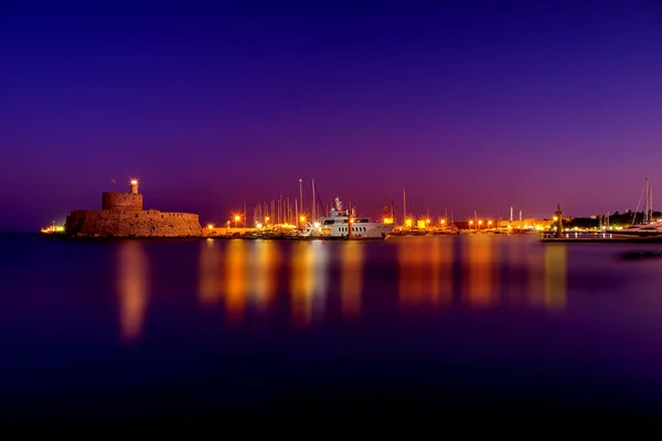 Mulini a vento al porto di Mandraki — Foto Stock