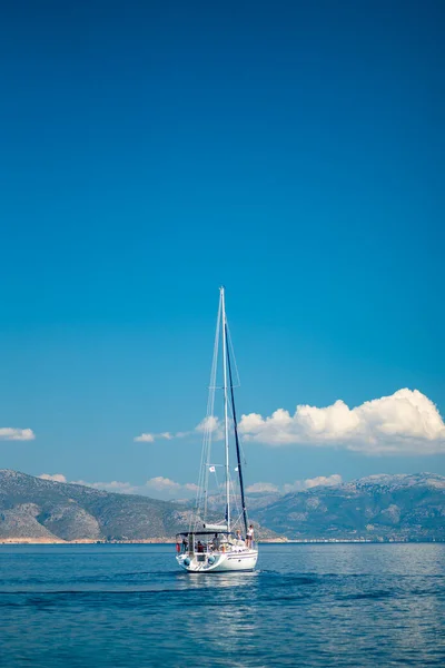 Navigazione nel Mar Ionio a Lefkada — Foto Stock