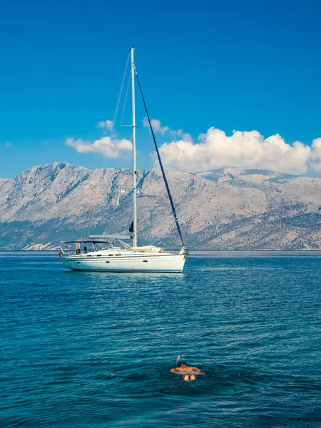Zeilen in de Ionische zee in Lefkada — Stockfoto