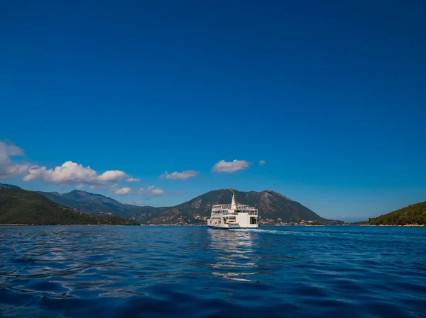 Farry csónak Lefkas szigetén — Stock Fotó