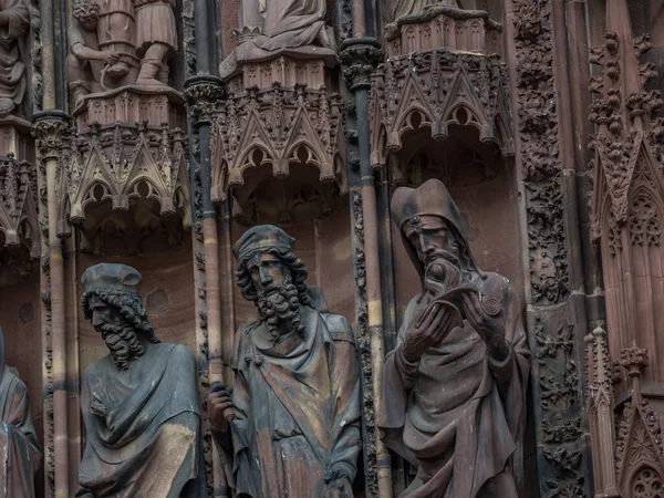 Έξω Από Τον Καθεδρικό Ναό Notre Dane Strasbourg Στην Αλσατία — Φωτογραφία Αρχείου