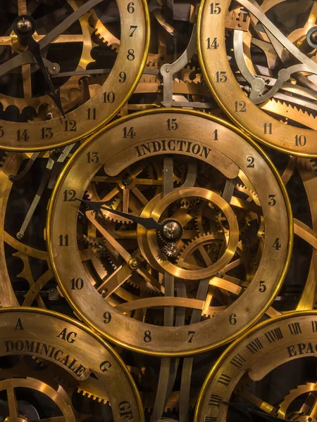 阿尔萨斯法国斯特拉斯堡圣母院的天文钟 — 图库照片