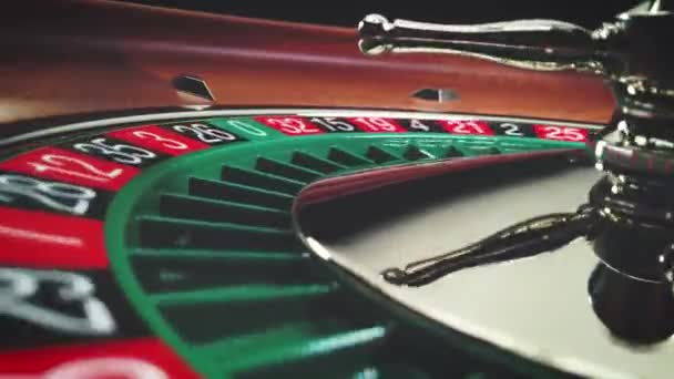 Ρουλέτα Τροχό Κερδίζει Αριθμό Κοντά Στο Καζίνο Επιλεκτική Εστίαση — Αρχείο Βίντεο