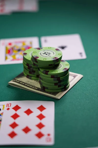 カジノでのポーカーゲーム — ストック写真