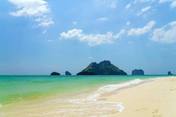 Spiaggia Tropicale Poda Isola Krabi Thailandia — Foto Stock