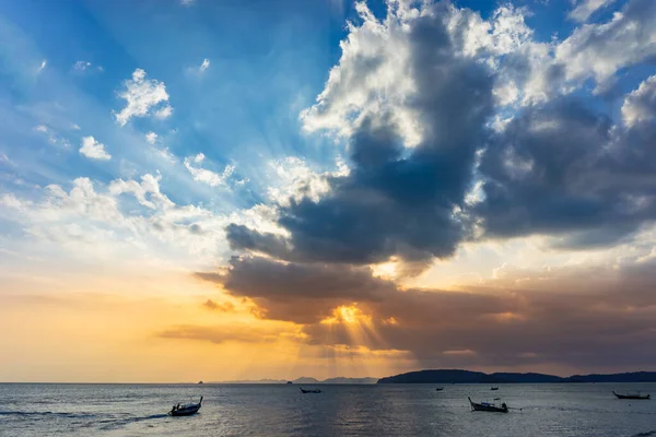 日没時の素晴らしい雲景 — ストック写真