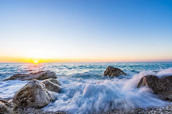 Pefkoulia Strand Lefkada Görögország Naplementekor — Stock Fotó