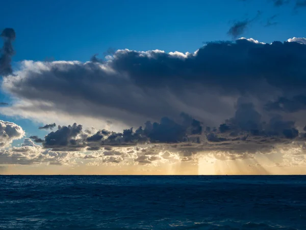 Incredibile Paesaggio Nuvoloso Tramonto — Foto Stock