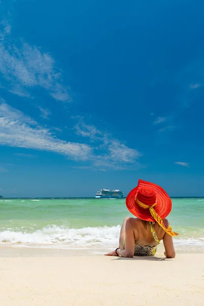 Bella Donna Sulla Spiaggia Thailandia — Foto Stock