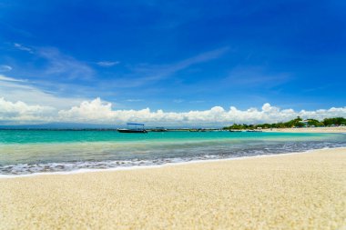 Bali Endonezya 'daki Kuta plajında güneşli bir gün