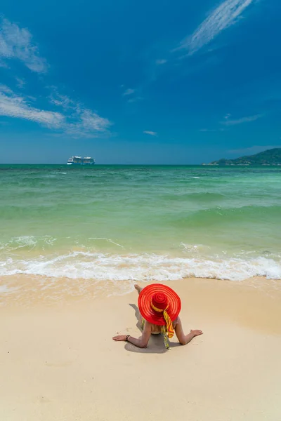 Bella Donna Sulla Spiaggia Thailandia — Foto Stock