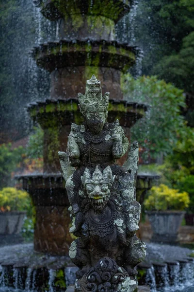 Standbeeld Bij Het Tirta Gangga Paleis Bali Indonesië — Stockfoto