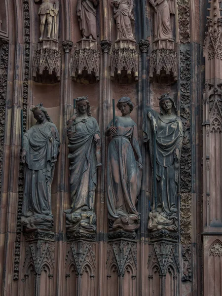 Έξω Από Τον Καθεδρικό Ναό Notre Dane Strasbourg Στην Αλσατία — Φωτογραφία Αρχείου