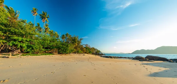 熱帯のビーチの素晴らしい風景 — ストック写真