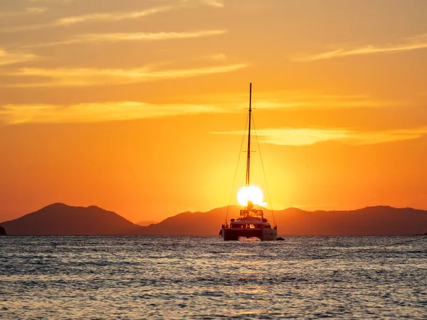 Żeglarstwo Morzu Zachodzie Słońca — Zdjęcie stockowe