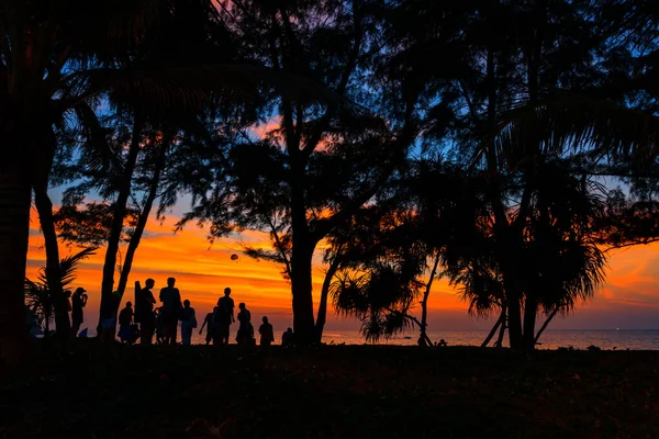 Όμορφο Ηλιοβασίλεμα Στην Τροπική Παραλία — Φωτογραφία Αρχείου