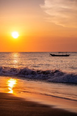 Samui Tayland sahilinde gün batımı