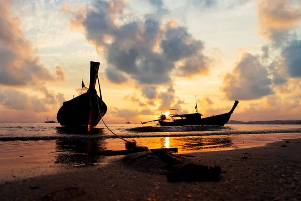 Traditionelles Langschwanzboot Strand Thailand Bei Sonnenuntergang — Stockfoto