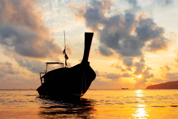 Традиційний Довгий Хвіст Човна Пляжі Таїланді Після Заходу Сонця — стокове фото