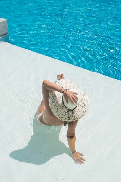 Woman Luxury Five Stars Spa Resort Swimming Pool — Stock Photo, Image