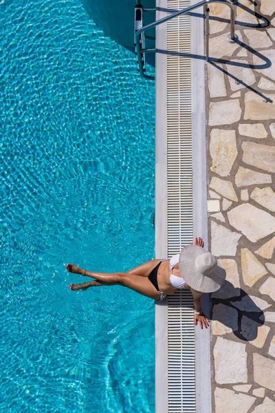 그리스에 수영장에서 생활을 — 스톡 사진