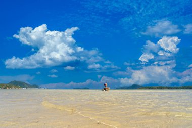 Tayland 'daki Phuket Adası' ndaki Rawai plajı.