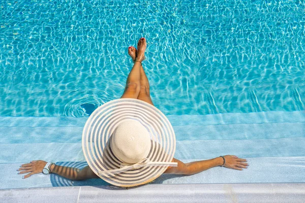 Woman Luxury Five Stars Spa Resort Swimming Pool — Stock Photo, Image