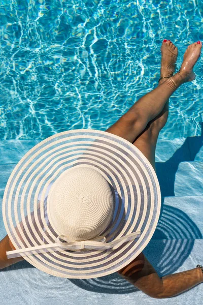 Woman Luxury Five Stars Spa Resort Swimming Pool — Stock Photo, Image