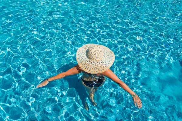 Femme Dans Spa Cinq Étoiles Luxe Dans Piscine — Photo