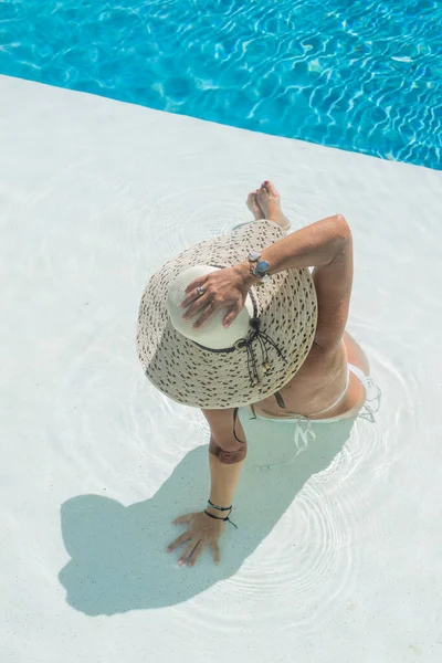 Woman Luxury Five Stars Spa Resort Swimming Pool — Stock Photo, Image