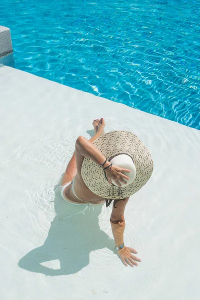 Woman Luxury Five Stars Spa Resort Swimming Pool — Stock Photo, Image